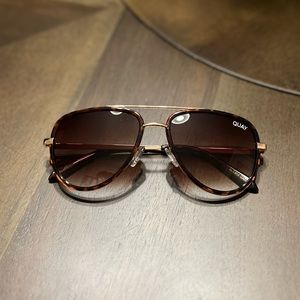 QUAY BROWN ALL IN MINI